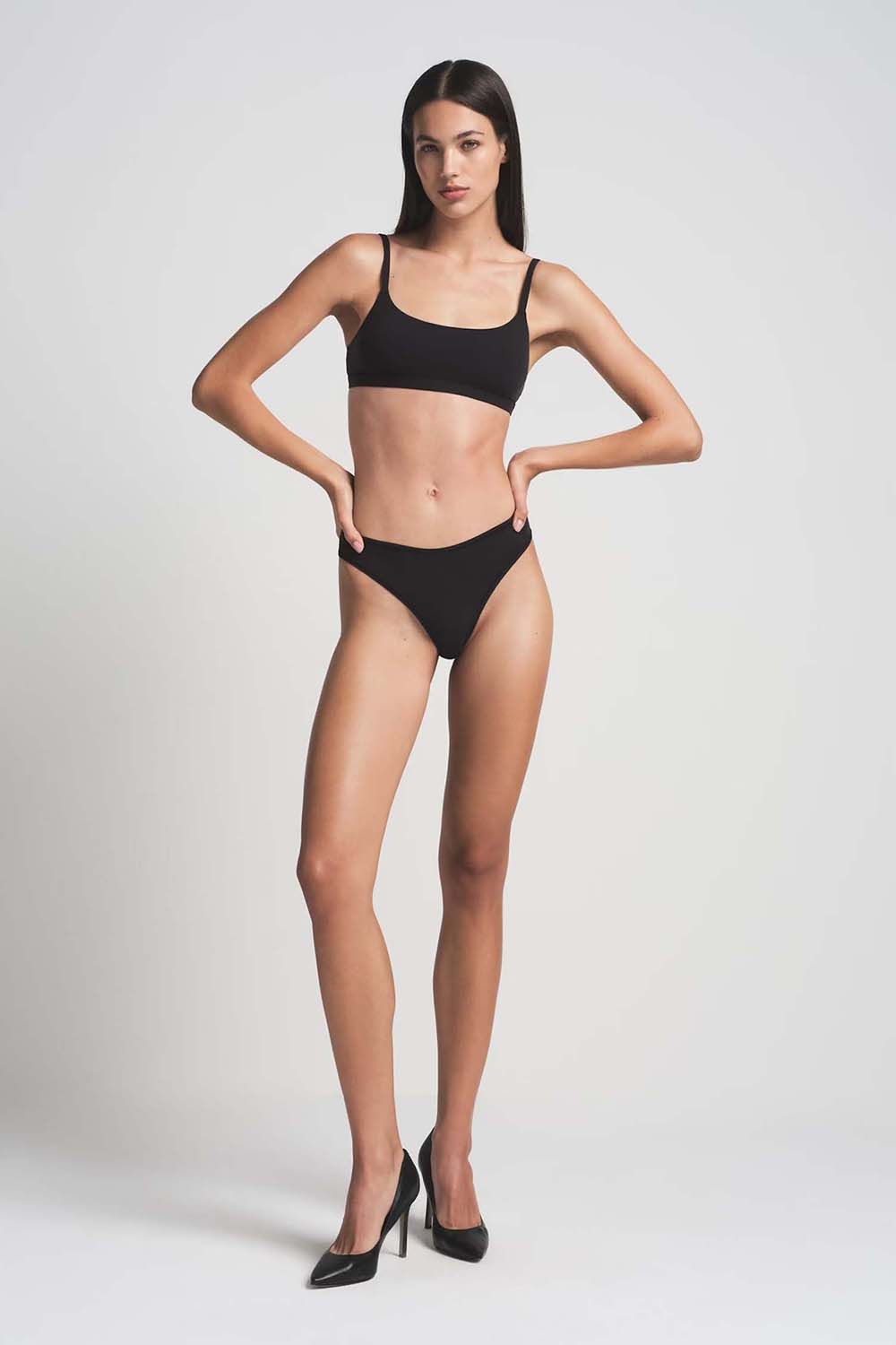 תמונת כל הלוק של SCOOP BRALETTE